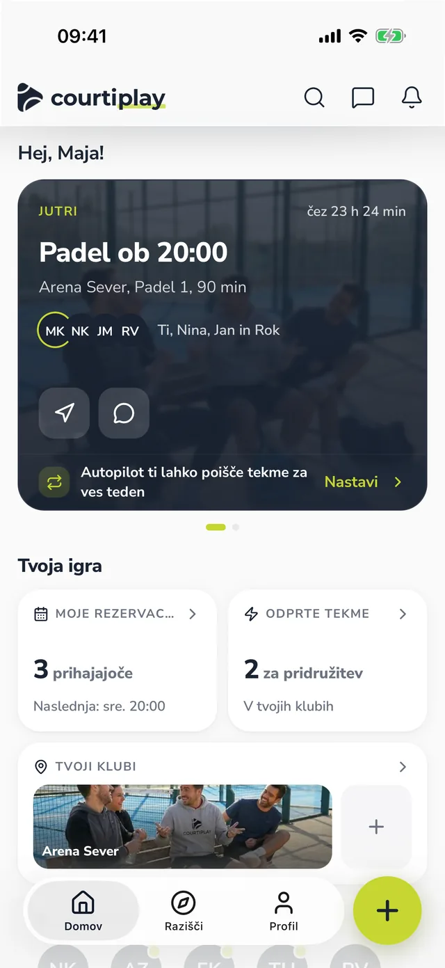 Začetni zaslon aplikacije Courtiplay z običajnim terminom igralke, prihajajočimi rezervacijami in odprtimi tekmami